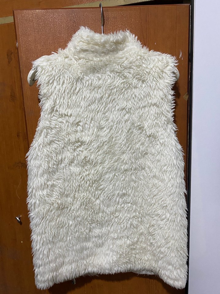 Beyaz Kürklü Kolsuz Kadın Yelek - Görsel 2