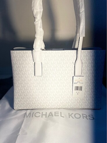  Beden Michael Kors MD TOTE. Ürün kodu son fotodadır. 