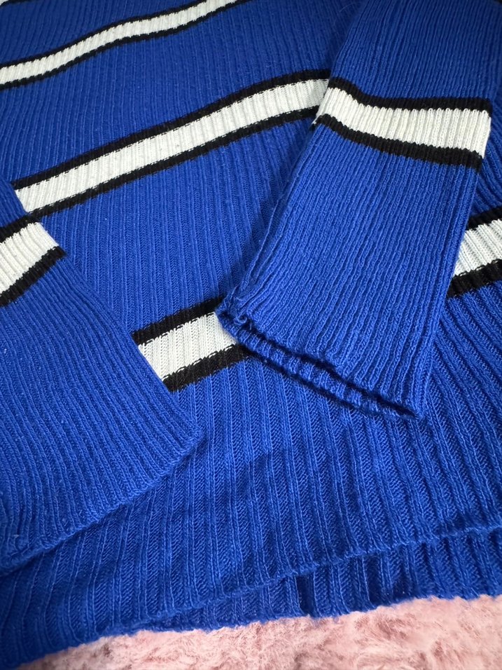 Mavi Çizgili Boğazlı Kadın Kazak - Görsel 3