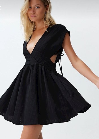 V Yaka Siyah Mini Elbise - Görsel 3