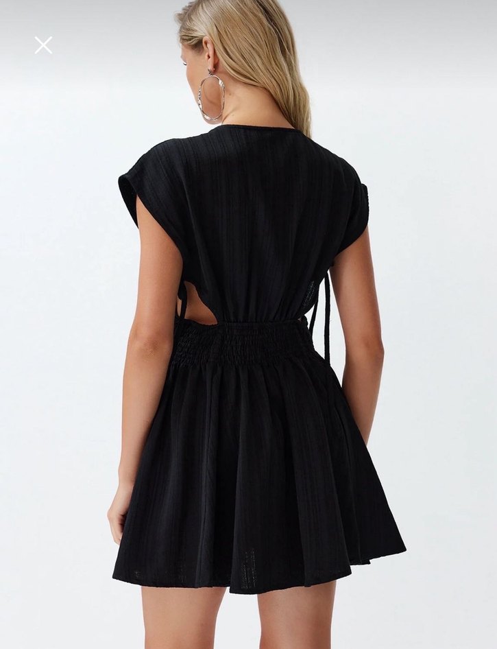 V Yaka Siyah Mini Elbise - Görsel 2