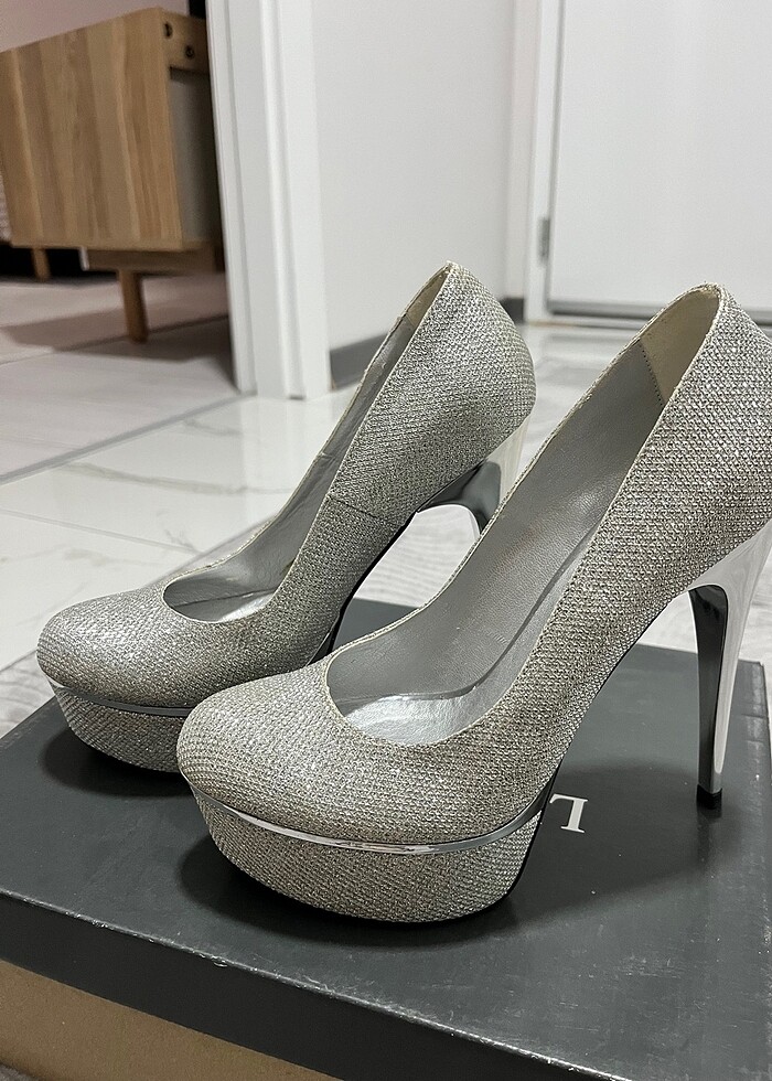 Topuklu ayakkabı - Görsel 4