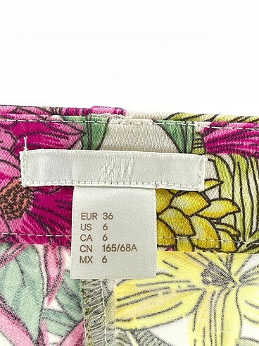 36 Beden çeşitli Renk H&M Mini Şort %70 İndirimli.