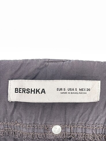 s Beden gri Renk Bershka Düz Kesim %70 İndirimli.