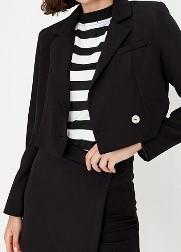 Trendyol & Milla Crop siyah blazer