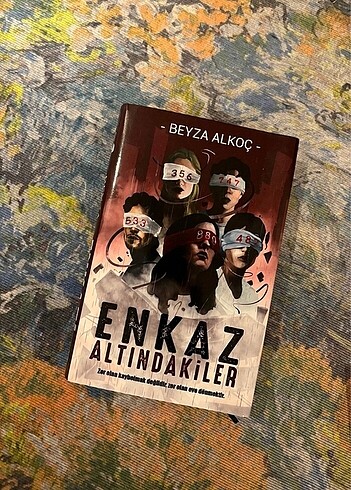 Enkaz Altındakiler