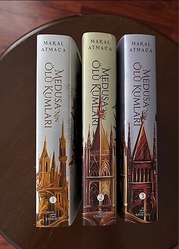 Medusanın Ölü Kumları serisi