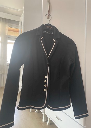 Zara Sikligin Simgesi Siyah Beyaz Pipo Detayli Ceket