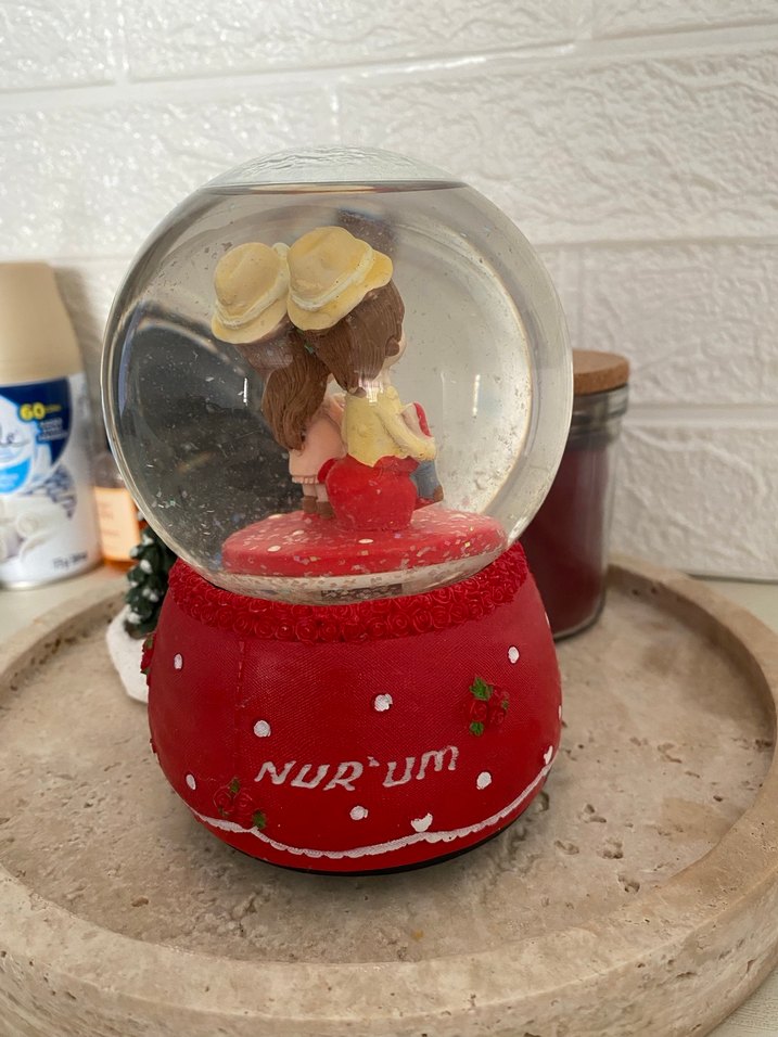 Renkli Kırmızı Aşıklar Kar Küresi - Görsel 4