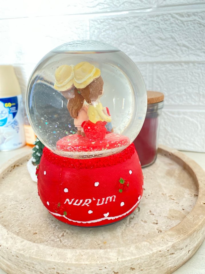 Renkli Kırmızı Aşıklar Kar Küresi - Görsel 3