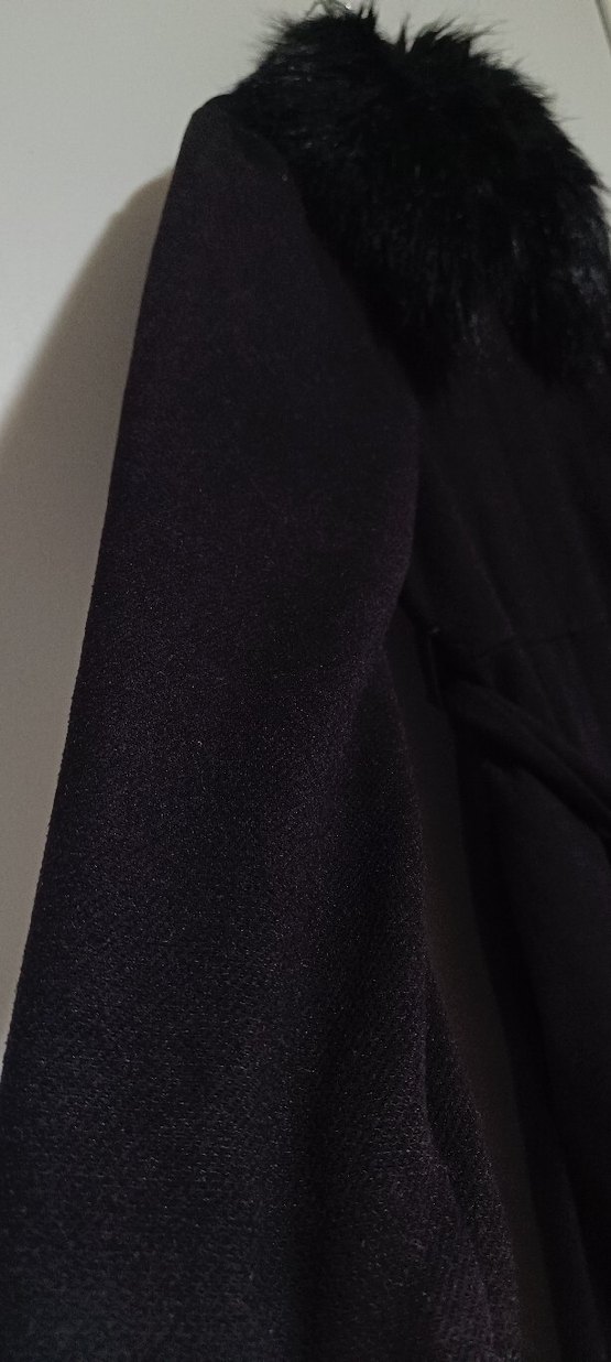 Kürk Yaka Siyah Kaban - Görsel 3