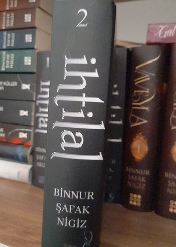 İhtilal (zede) - Binnur Şafak Nigiz