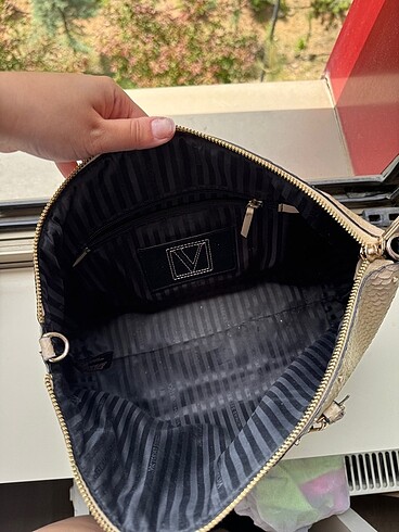 Beden ten rengi Renk Victorias secret kol çantası