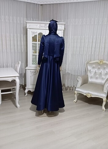 Nişan için kuyruklu abiye
