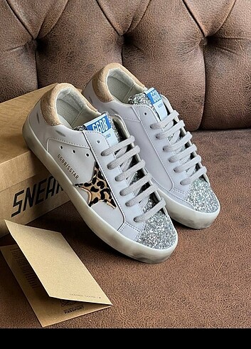 38 Beden beyaz Renk GOLDEN GOOSE
