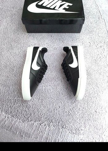40 Beden Nike Siyah Beyaz Erkek Spor Ayakkabı
