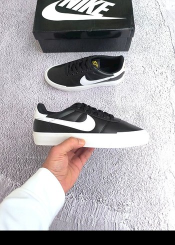 Nike Siyah Beyaz Erkek Spor Ayakkabı