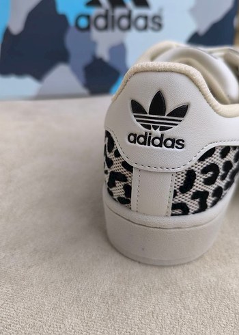 Beyaz Zebra Desenli Kadın Spor Ayakkabı - Görsel 5