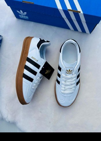 Adidas Beyaz Siyah Kadın Spor Ayakkabı