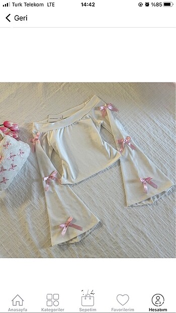Madonna ribbon detail bluz