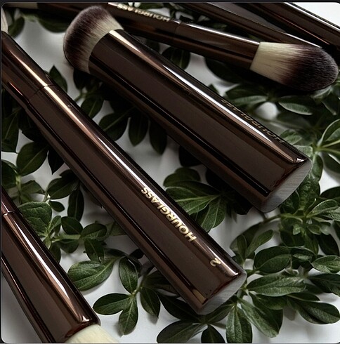  Beden VANISH? SEAMLESS FINISH FOUNDATION BRUSH