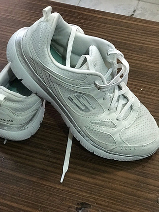 37 Beden beyaz Renk Skechers