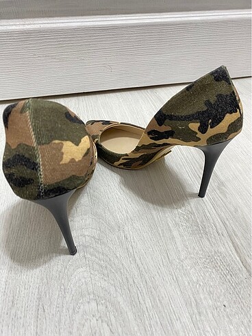 38 Beden Kamuflaj desenli ince topuklu stiletto