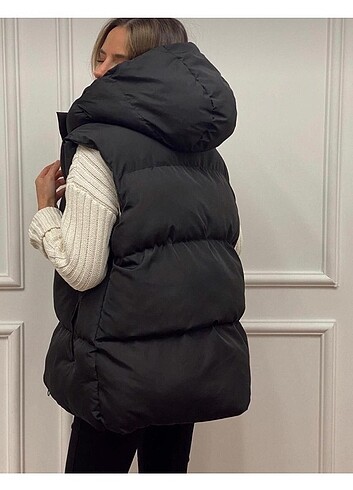 Zara Siyah kapşonlu cepli şişme yelek