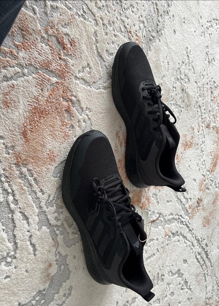 Adidas etiketli spor ayakkabı - Görsel 3