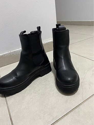 36 Beden Siyah kadın bot