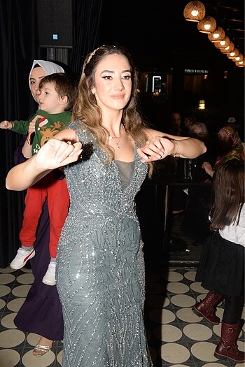 Taşlı nişan elbisesi - Görsel 7