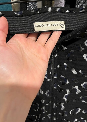 Koyu Gri Yılan Desenli Mini Etek - Görsel 3