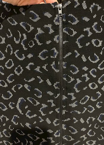 Koyu Gri Yılan Desenli Mini Etek - Görsel 2