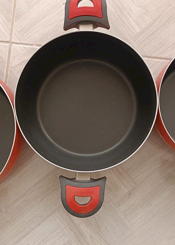 Diğer Kırmızı Tencere Seti 3'lü Kapaklı