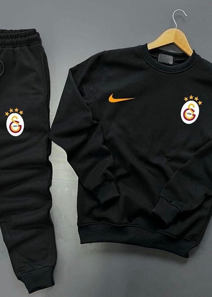 Taraftar Kombin
2 İplik Penye 
Özel Tasarım Baskı
Slimfit Kesim  - Görsel 5