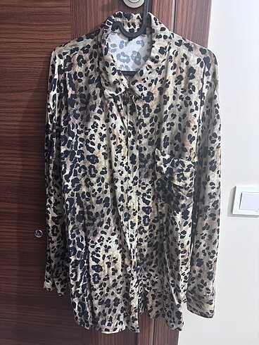 Leoparlı gömlek