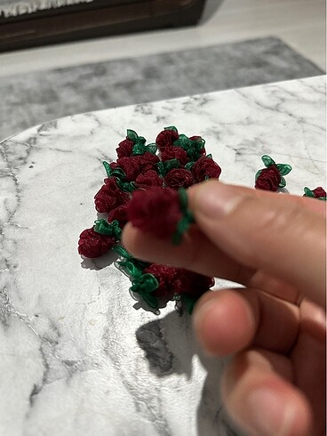 Beden Gül oyası pakette 44 tane var