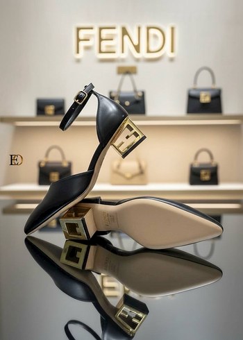 Fendi Siyah Deri Tokalı Stiletto - Görsel 5