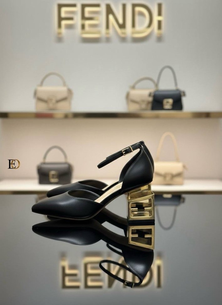 Fendi Siyah Deri Tokalı Stiletto - Görsel 3