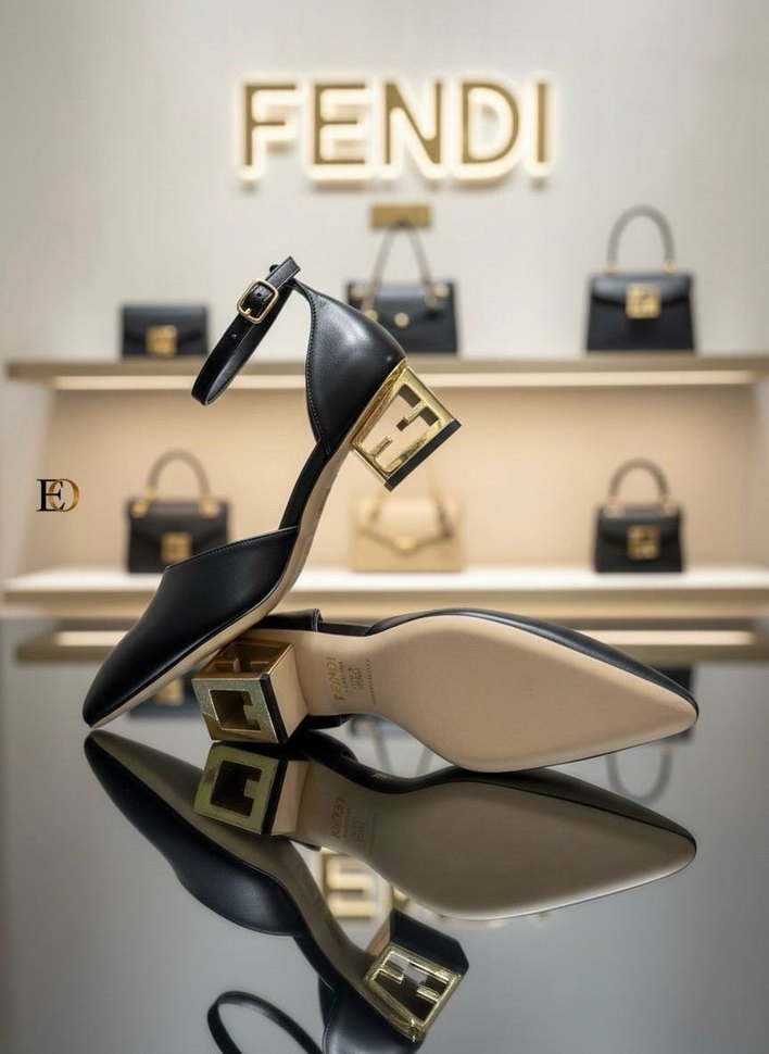 Fendi Siyah Deri Tokalı Stiletto - Görsel 5