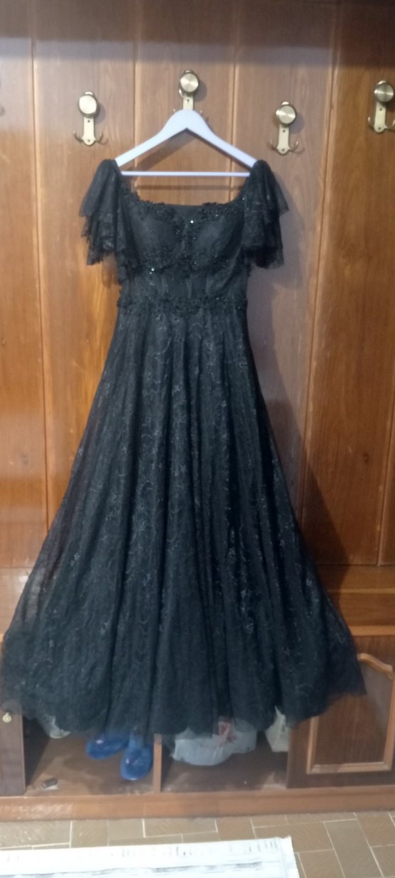 Siyah Nakışlı Uzun Gotik Abiye Elbise söz nişan için uygun - Görsel 2