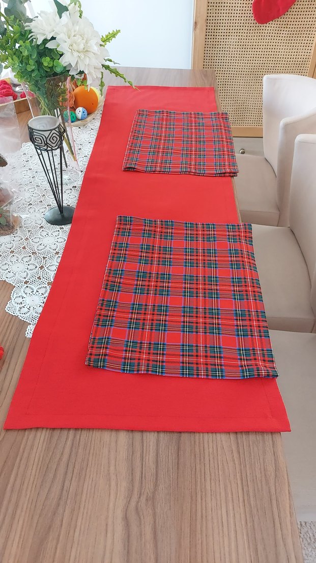 Parlak Kırmızı Düz Masa Örtüsü - Görsel 2