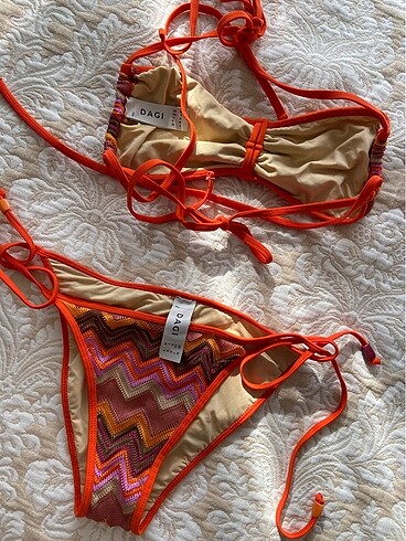 Diğer Dagi bikini