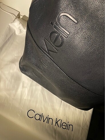 Beden CALVIN KLEIN SIRT ÇANTASI