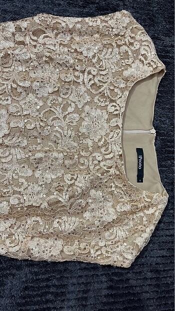 Miss Proto Miss Proto Gold dantelli elbise