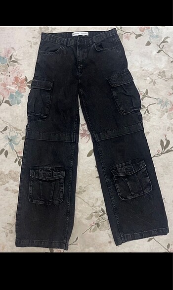 BERSHKA ÇOK CEPLİ KARGO JEAN