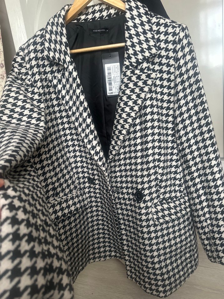 Şıklığın ve Klasikliğin Buluştuğu Houndstooth Blazer — görsel 6/10