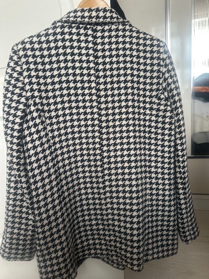 Şıklığın ve Klasikliğin Buluştuğu Houndstooth Blazer — görsel 7/10