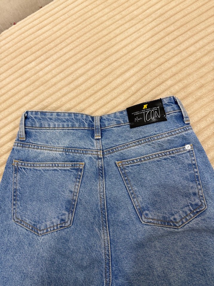 Yırtık Detaylı Mavi Kot Pantolon - Görsel 5