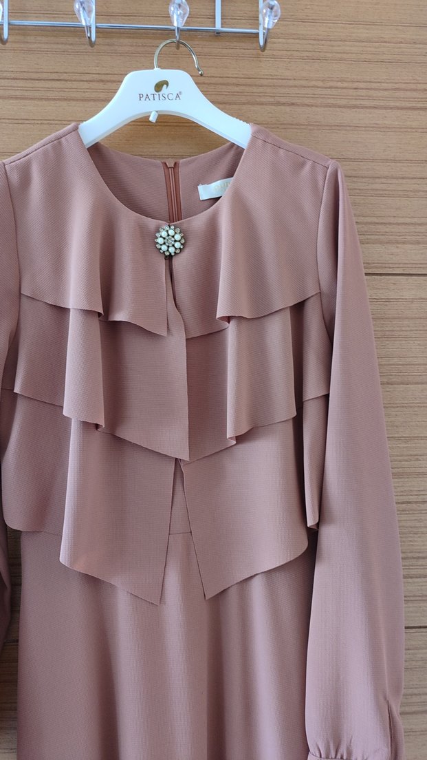 Bej Uzun Kollu Kat Katlı Uzun Elbise - Görsel 2